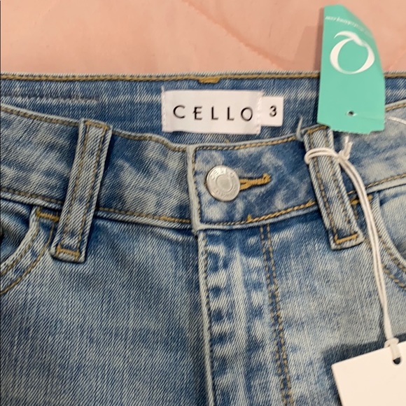 Distressed Jeans - Picture 3 of 4